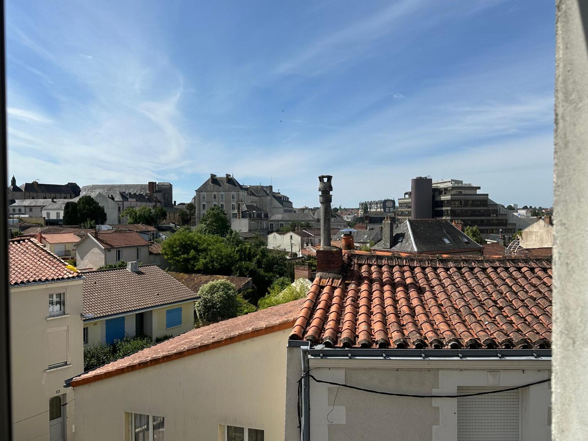 Appartement Cosy En Centre Ville Cholet Exterior foto
