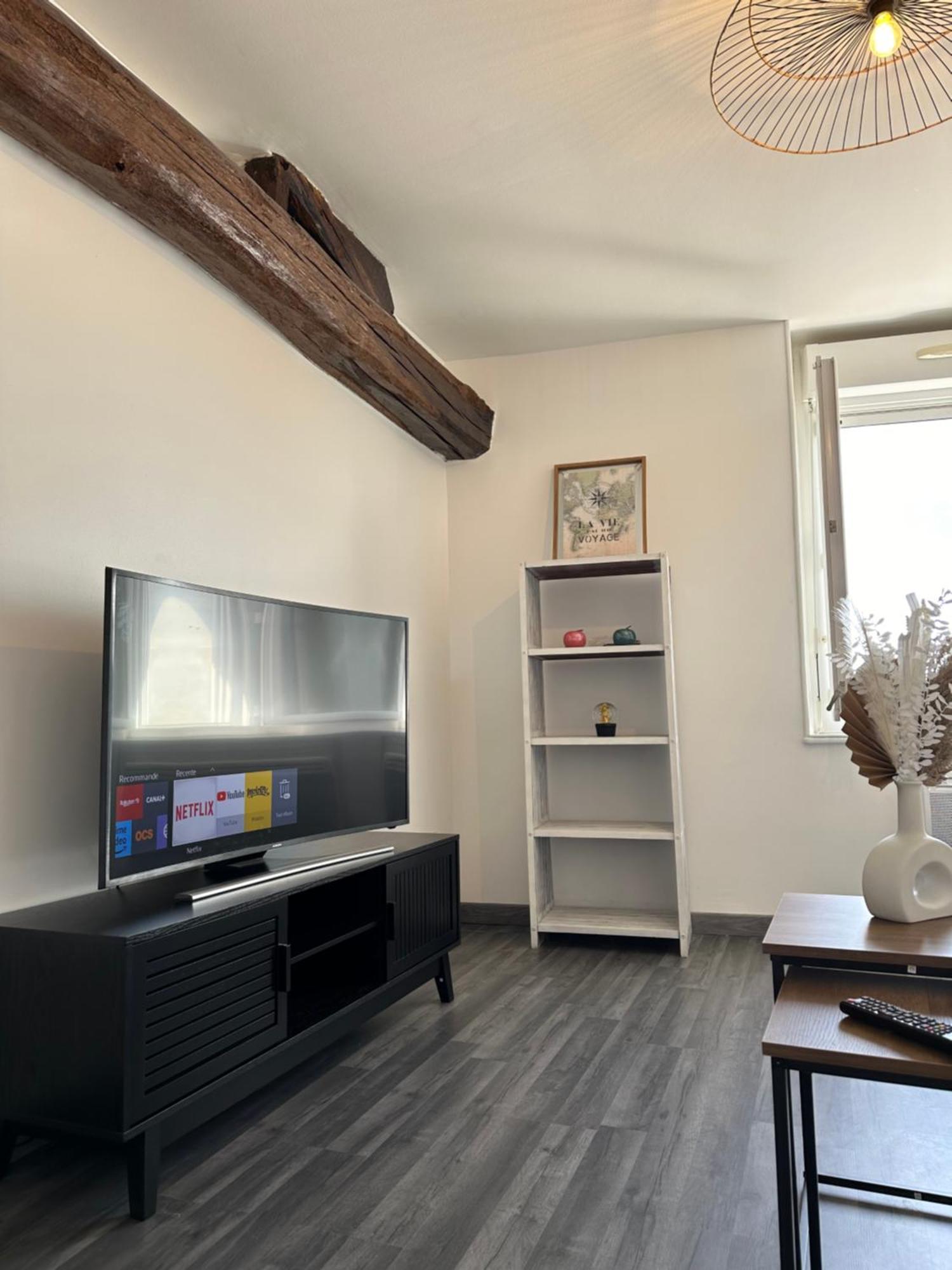 Appartement Cosy En Centre Ville Cholet Exterior foto