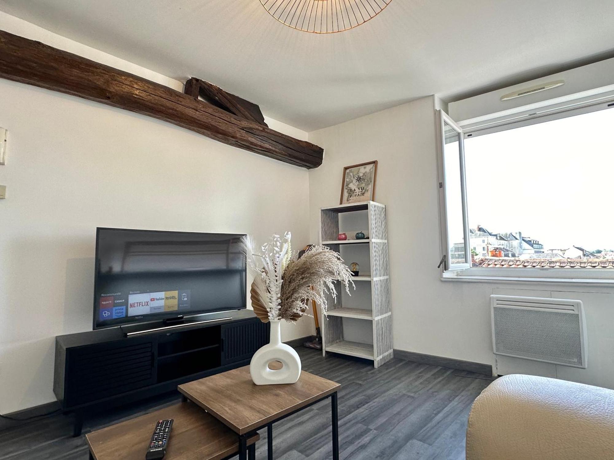 Appartement Cosy En Centre Ville Cholet Exterior foto