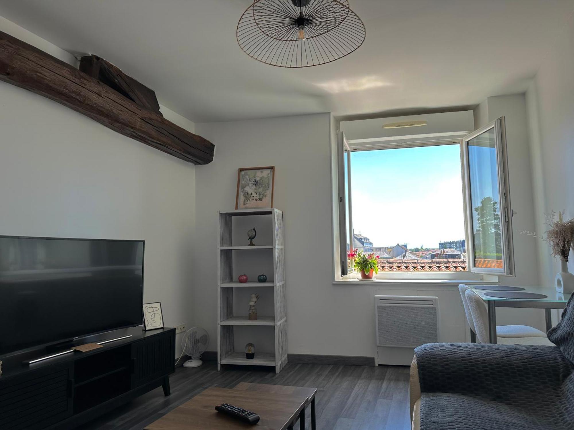 Appartement Cosy En Centre Ville Cholet Exterior foto